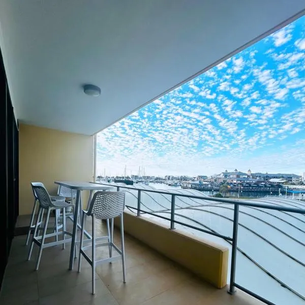 Dolphin Quay Front Row Marina Water Ways，位于曼哲拉的酒店