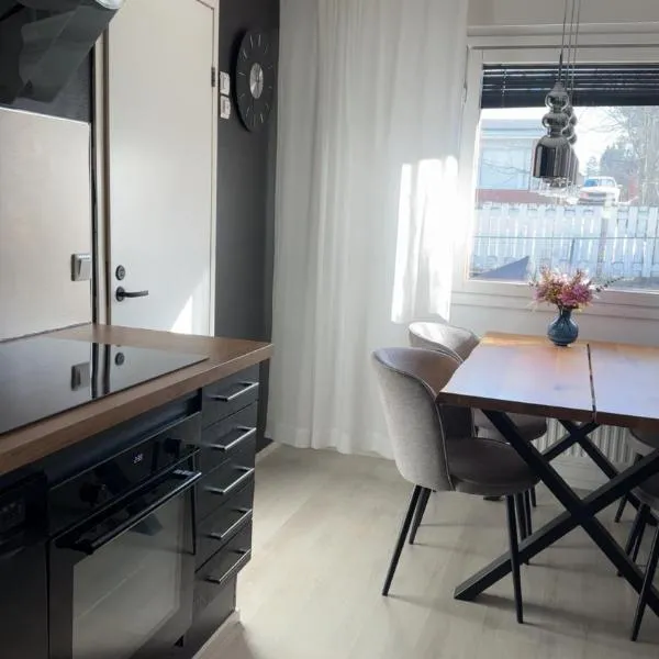 Rubin Apartment - moderni huoneisto lähellä keskustaa，位于卡亚尼的酒店