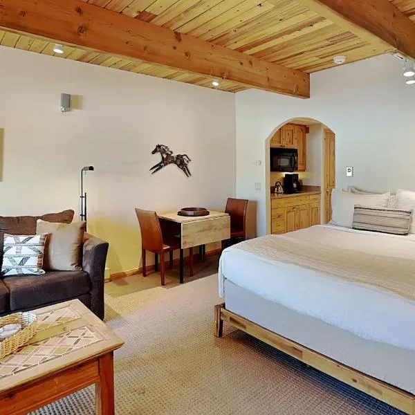 Timberline Condominiums Studio Deluxe Unit 215，位于斯诺马斯村的酒店
