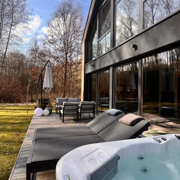 Chill ChaTka Osowiec Las&SPA pod Warszawą，位于Osowiec的酒店