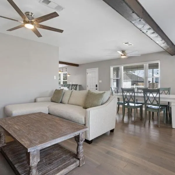 Coastal Getaway Near Beach & Casino 2BR Sleep 6，位于贝圣路易斯的酒店