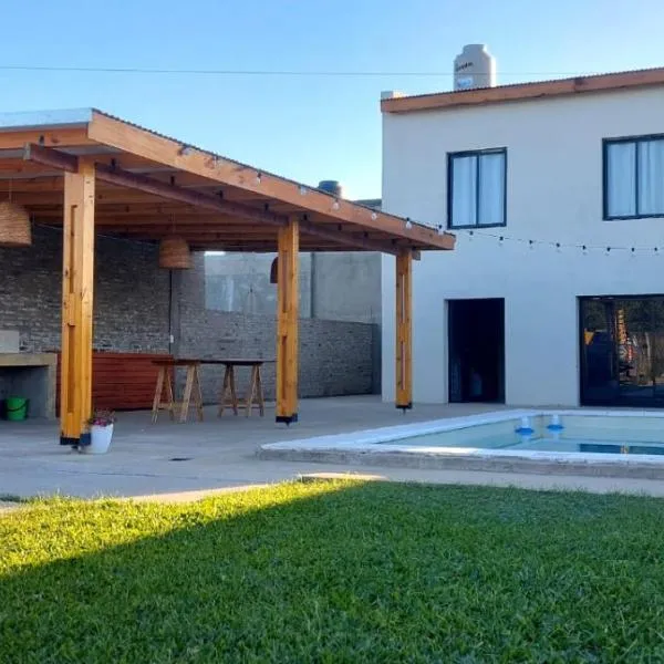 La casa de Leon，位于Granadero Baigorria的酒店