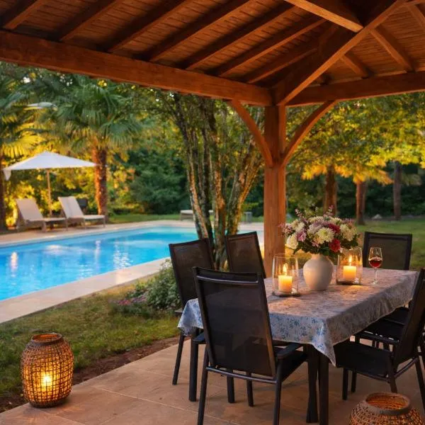 Domaine Le Verger Kleinschalige B&B met groot zwembad en buitenkeuken，位于Saint-Estèphe的酒店