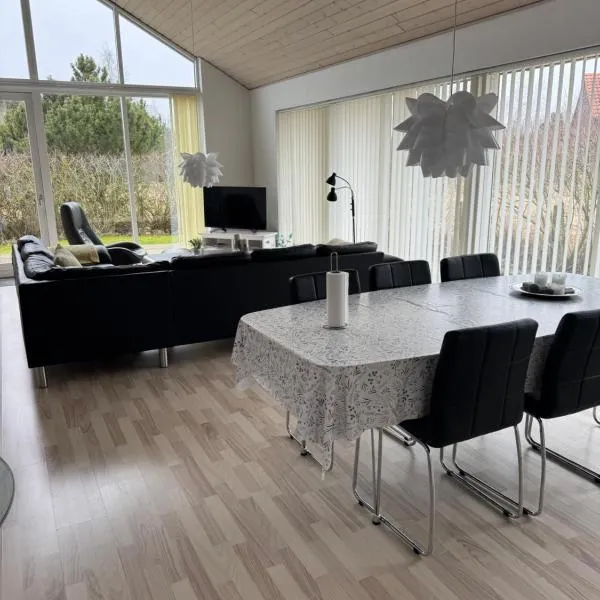 Marielyst feriehus，位于博托比的酒店