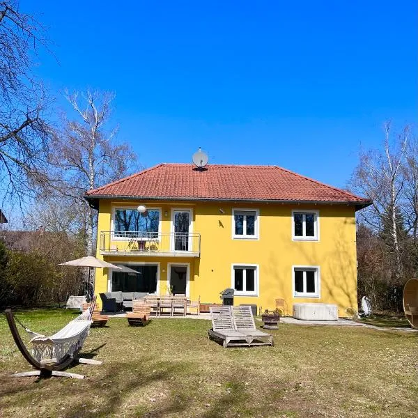 Large Munich house with 4 bedrooms in a quiet and greened villa area near Munich，位于慕尼黑的酒店