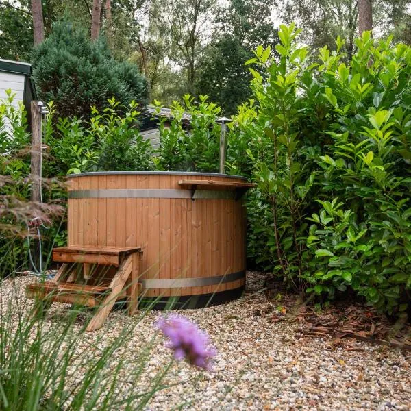 Wild Flower Wellness met privé Sauna en Hottub in prachtige tuin met overkapping，位于洪德洛的酒店