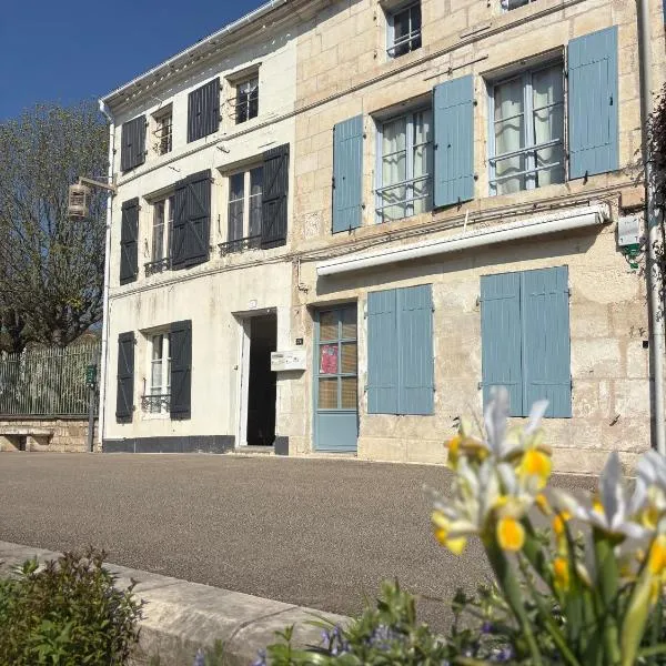 Maison bord de sèvre，位于库隆的酒店
