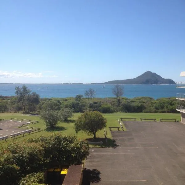 Shoal Bay Water Views, 1 night stays available，位于尼尔森湾的酒店