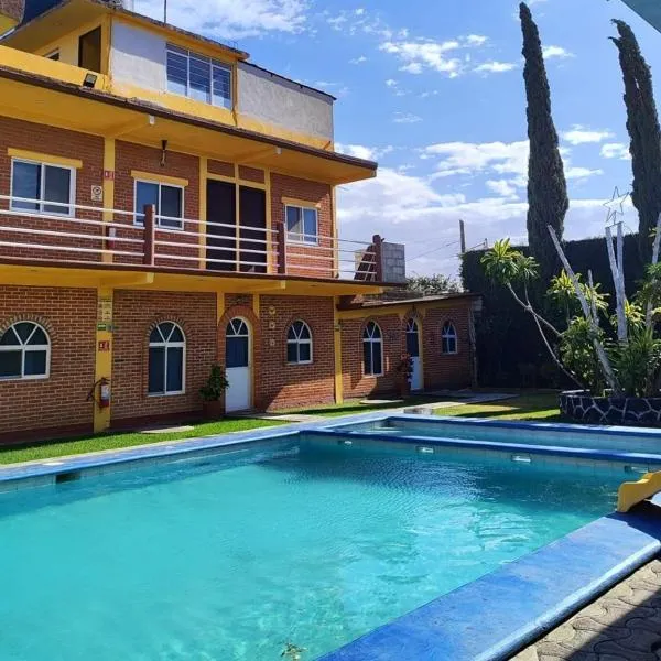 Hotel y Cabañas Quinta Los Cipreses，位于Atlatlahucan的酒店