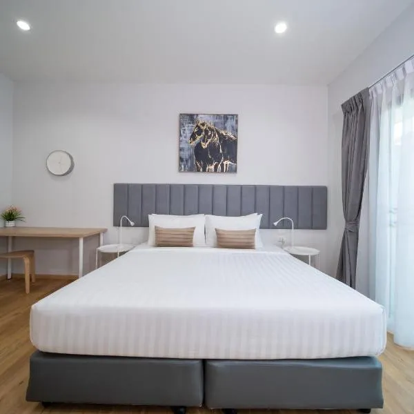 Xen Pool Access Phuket，位于查龙的酒店
