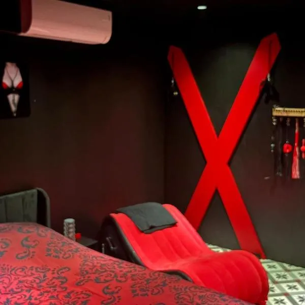 L'instant Désir love room jacuzzi，位于Ferrières的酒店