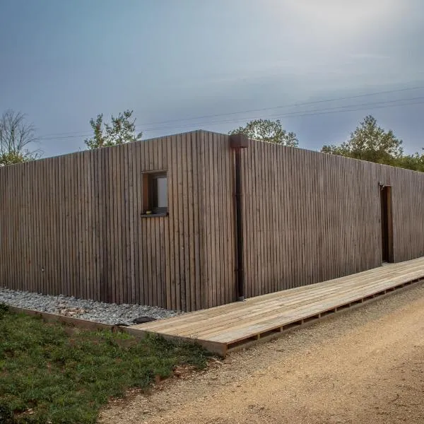 Lodge en bois séjour insolite sous les étoiles，位于Le Garn的酒店