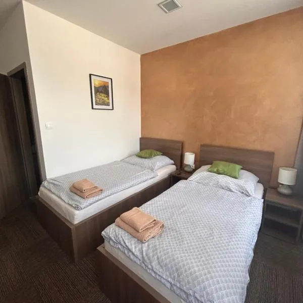 Penzion Teplanka，位于瓦赫河畔比斯特里察的酒店
