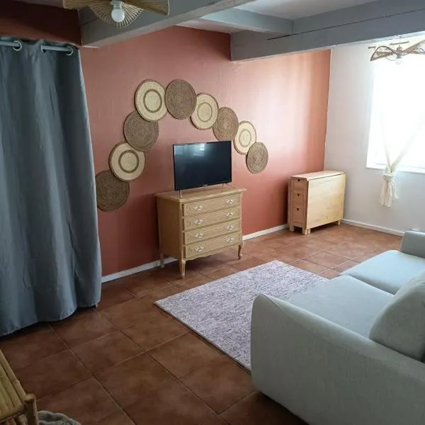 Charmant studio au cœur d'un village paisible，位于Chaumont的酒店