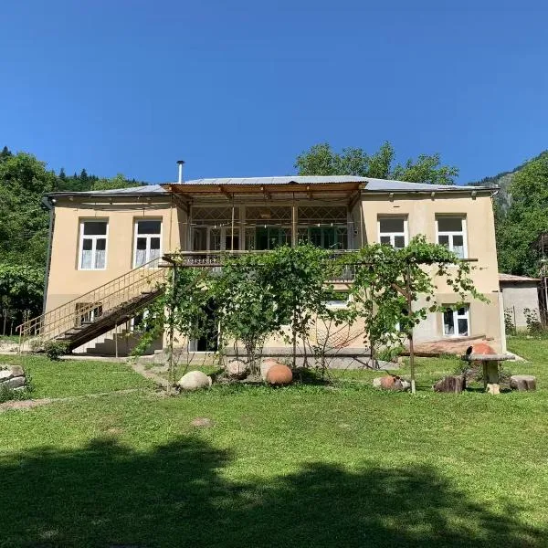 Authentic house with a huge garden，位于Utsera的酒店