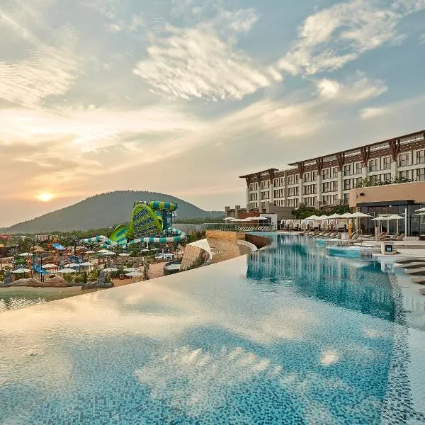 Shinhwa Jeju Shinhwa World Hotels，位于西归浦市的酒店