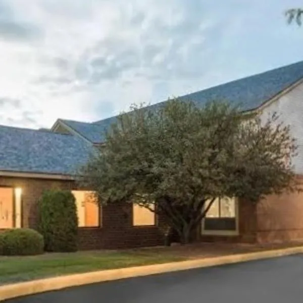 Dodgeville inn & suites，位于道奇维尔的酒店