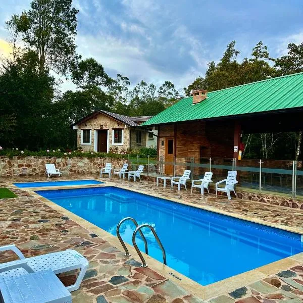 Entrebosques 16 - Cabaña en el Pony Parque Mesa de los Santos,位于彼德奎斯塔的酒店
