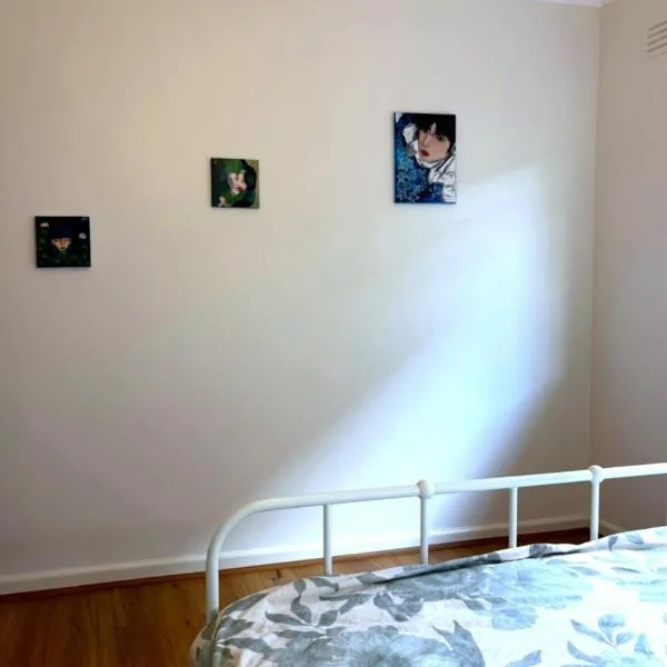 Springvale Hub - Beautiful & spacious queen bed room，位于斯普林韦尔的酒店