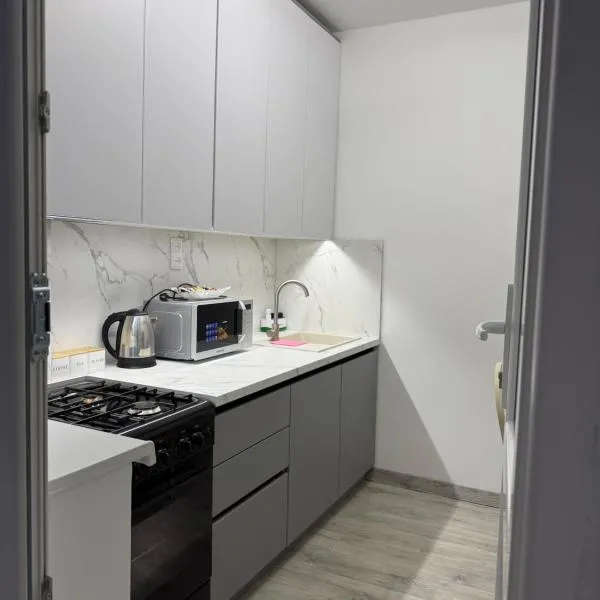 AeroHome Apartment -NO OVERNIGHT-Внимание!!! Только дневное размещение -БЕЗ НОЧИ ! Заселение с 08 30 выселение до 00 00，位于基希讷乌的酒店