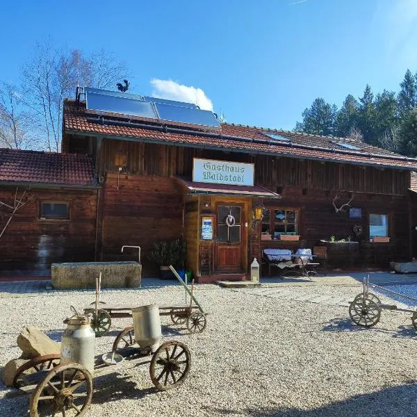 Chalet Waldstadl oder Andrea's Woidhaisl，位于阿尔恩布鲁克的酒店