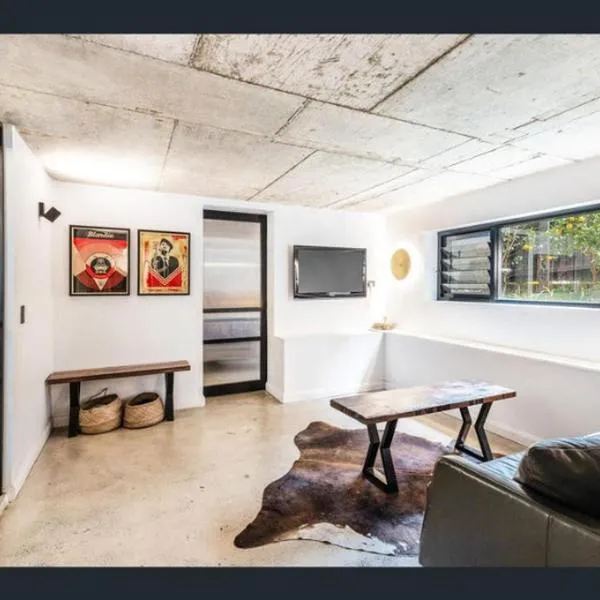 A spacious Family Retreat near the Beach，位于克罗纳拉的酒店