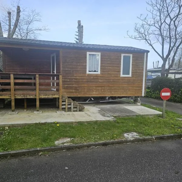 Camping Arenas，位于Bareyo的酒店