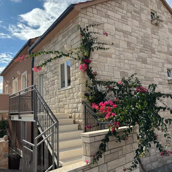 Apartman Bugenvila Postira Brač，位于波斯蒂拉的酒店
