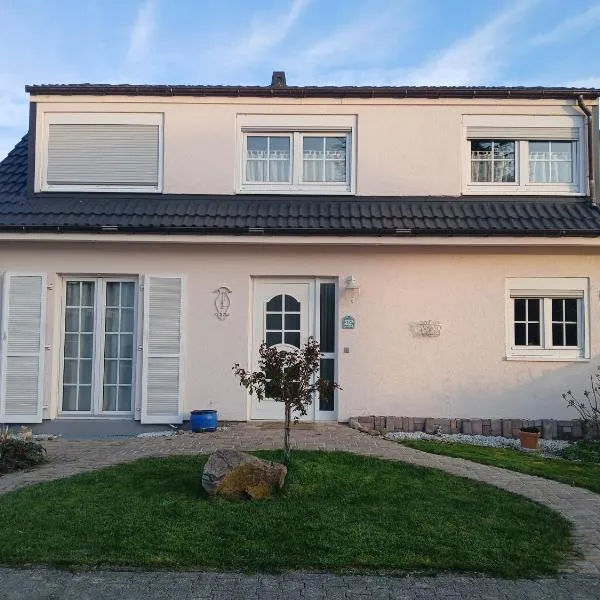Ferienzimmer Bella Casa，位于比伯斯海姆的酒店