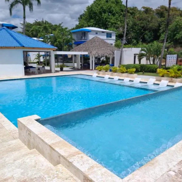 Zona de Playa-Areas Sociales Con Piscina -Jacuzzi-BBQ-Gazebos-Ducha De Exterior-Banos-Apartamento Con Wifi-Aires Acondicionados-Ventiladores de Techo-2 Balcones-Smart TV-Netflix-Parqueo Privado-Planta Electrica-Seguridad y Control de Acceso las 24 horas，位于瓜亚卡内斯的酒店