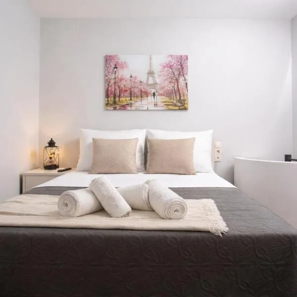Cozy Modern Maisonette in a Quiet Village，位于Veneráton的酒店
