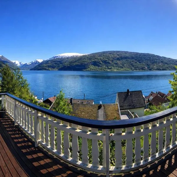 Faleide Panorama Private Fjord View Cabin with Large Terrace，位于史特林的酒店