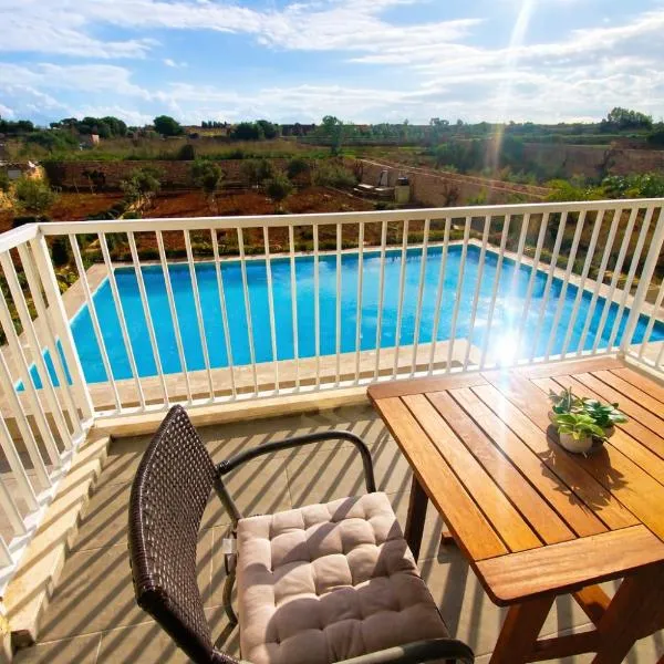 Cliff's Edge Luxury Apartment With Large Pool & Stunning Views，位于萨奈特的酒店