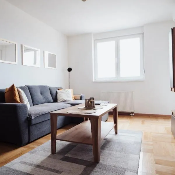 Sky View - Apartment & GARAGE, Banja Luka，位于巴尼亚卢卡的酒店
