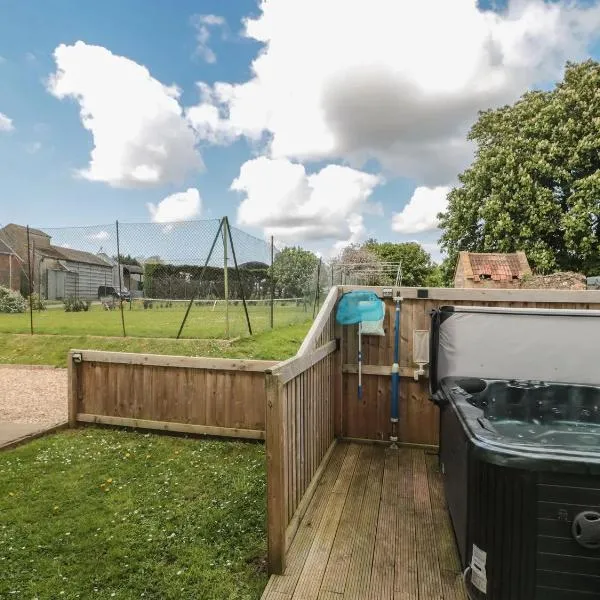 Countryside Annexe, with hottub, sleeps up to 4，位于Durston的酒店