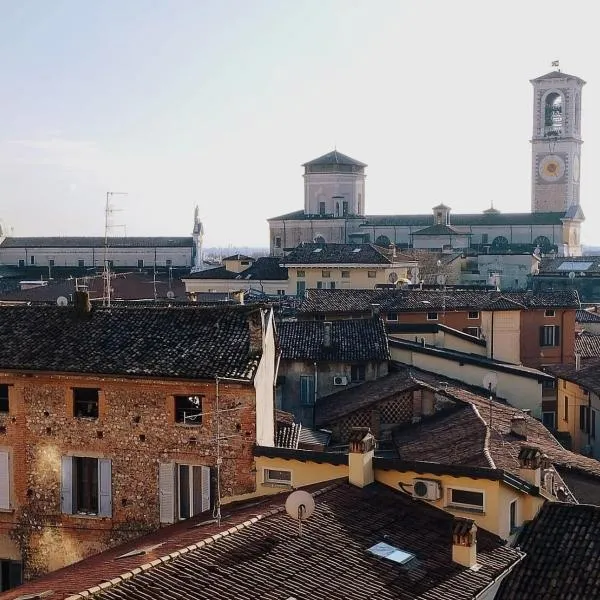 Spacious La Torre Apartment in Chiari near Station & Center Vista Duomo, Sleeps 5，位于基亚里的酒店