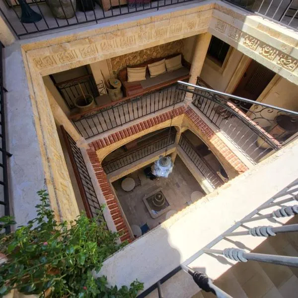 Al Madina, traditional Riad，位于比塞大的酒店