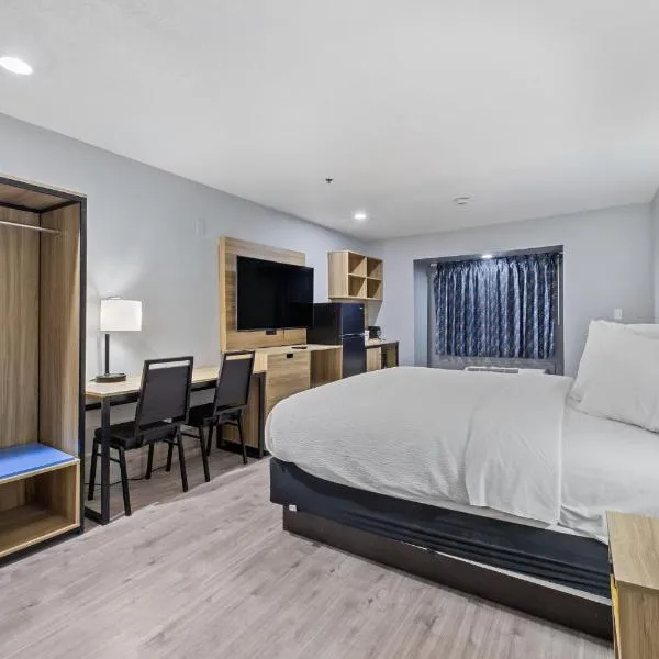Day Inn by Wyndham San Antonio Downtown，位于圣安东尼奥的酒店
