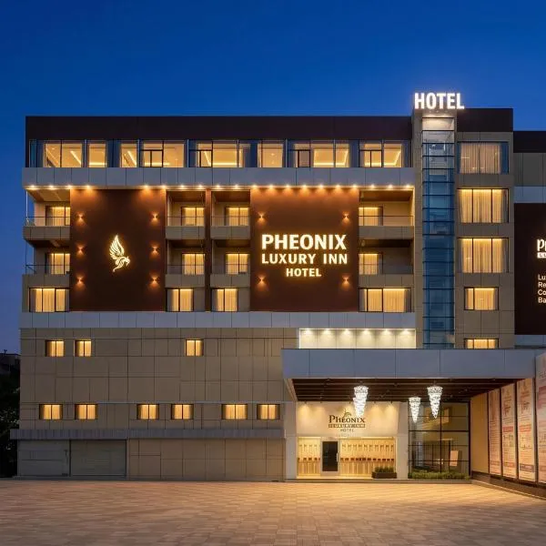 Pheonix Luxury Inn，位于Akolia的酒店