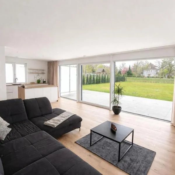 Moderne Wohnung am Flussufer，位于黑尔福德的酒店