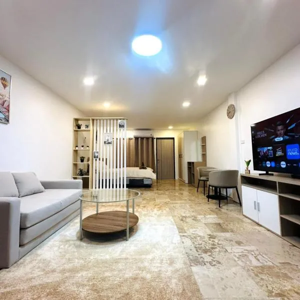 Brand new furnished studio Apartment near old Town，位于普吉镇的酒店