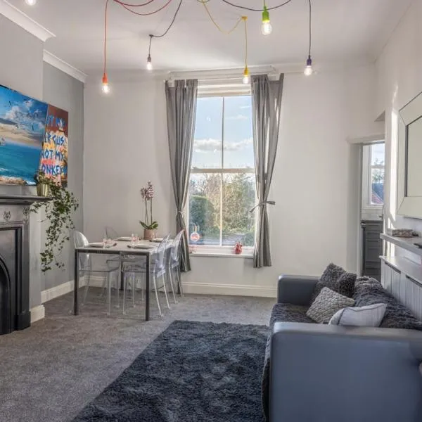 Bright High St Apartment In Heart Of Town Sleeps 6，位于威特姆的酒店