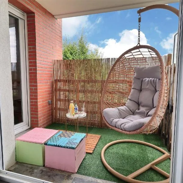Urban Escape - Design Vibrant & Terrasse intime à 3 min du Parc des Coquibus - Proche ORLY，位于Evry-Courcouronnes的酒店