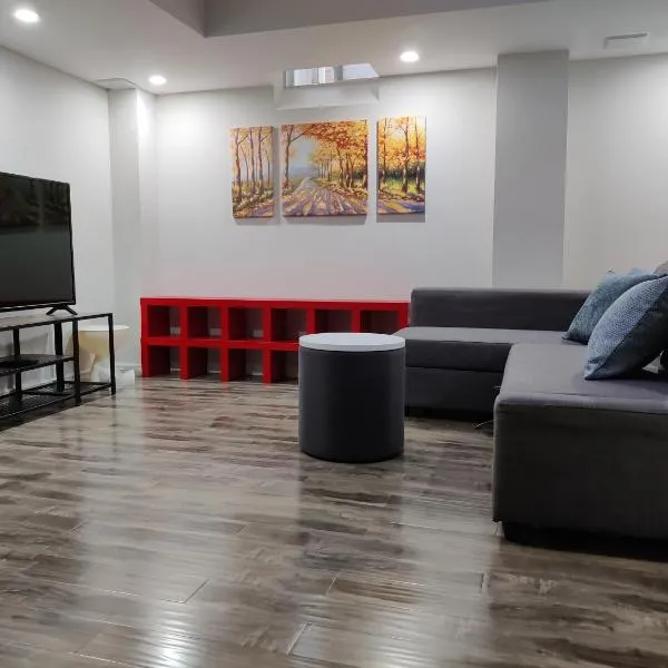 Suite for World Cup! Separate Entry, 1 Parking，位于纽马克特的酒店