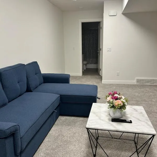 Lizzy cozy Basement suite，位于艾尔德里的酒店
