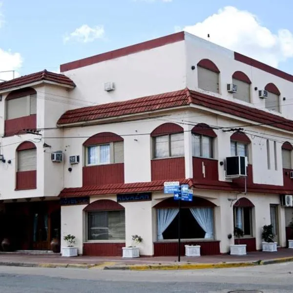 Hotel Alcázar，位于Villa Nueva的酒店