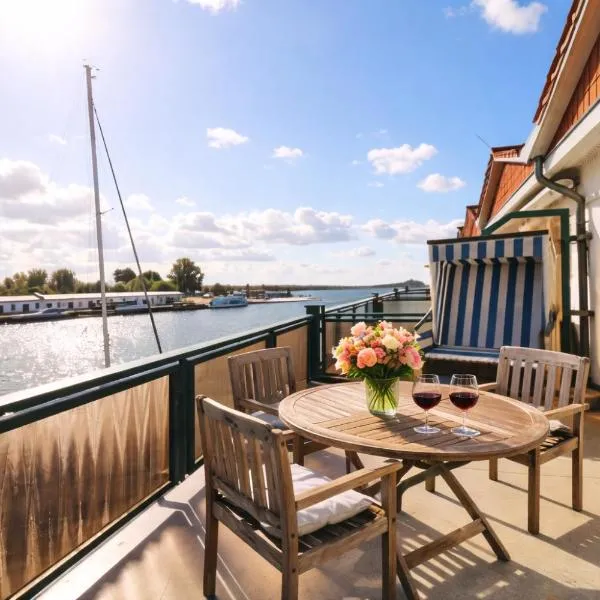 Ferienwohnung Mein Hafen mit Yachthafenblick Terrasse Strandkorb Wlan Parkplatz，位于卡尔斯哈根的酒店