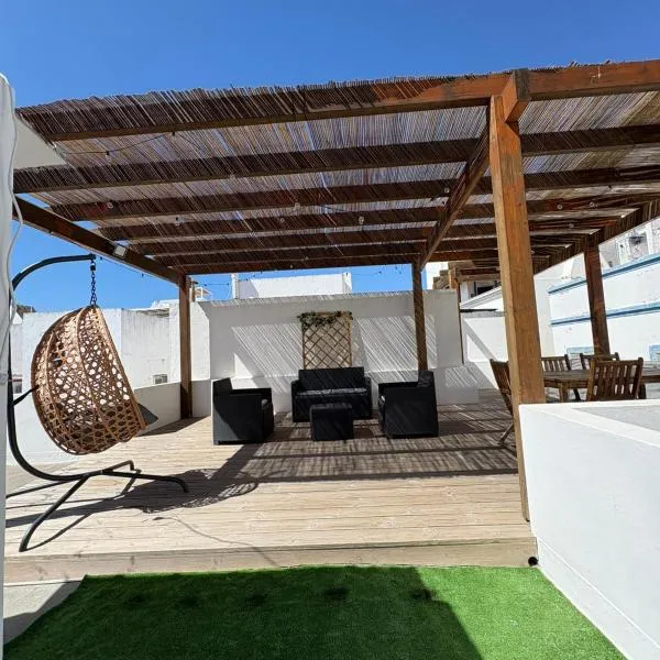 Casa do Largo - 5 min do Mercado e do Cais dos barcos para as Ilhas da Ria Formosa，位于奥良的酒店