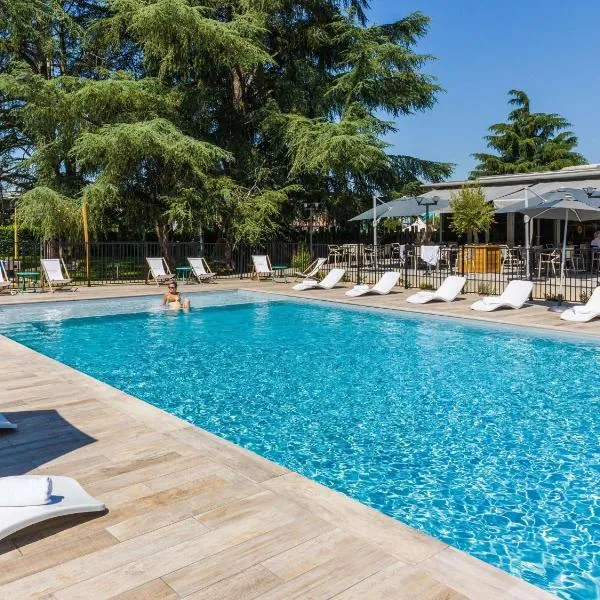 波城比利牛斯诺富特酒店，位于莱斯卡尔的酒店