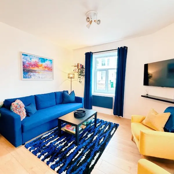 Spacious Preston Circus Flat - Great for Family, Group, Couples - Close to Station，位于布莱顿霍夫的酒店